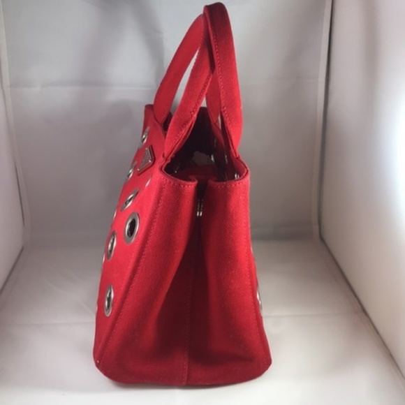 Prada - Picture 3 of 5